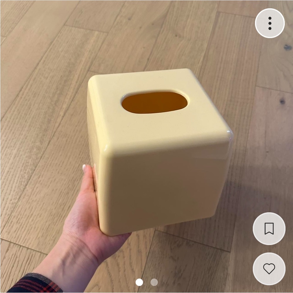 Vintage buttercup yellow tissue box cover